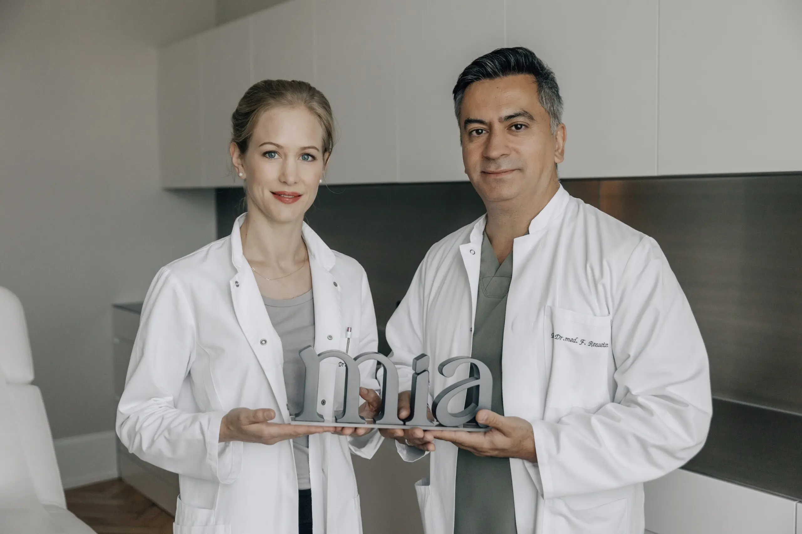 Ärzte Martina Schneider und Farid Rezaeian